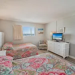 Regency Towers 710, 2 Bedrooms, Sleeps 8, Beachfront, Wi-Fi, Pool, Complimentary Beach Chairs And Umbrella