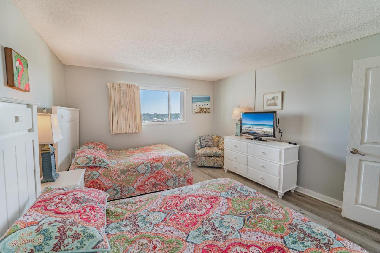 Apartment Regency Towers 710, 2 Bedrooms, Sleeps 8, Beachfront, Wi-fi, Pool, Complimentary Beach Chairs And Umbrella