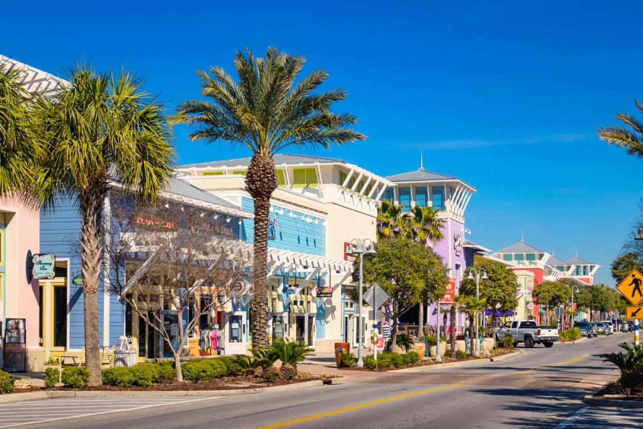 Regency Towers 710, 2 Bedrooms, Sleeps 8, Beachfront, Wi-fi, Pool, Complimentary Beach Chairs And Umbrella Apartment Panama City Beach