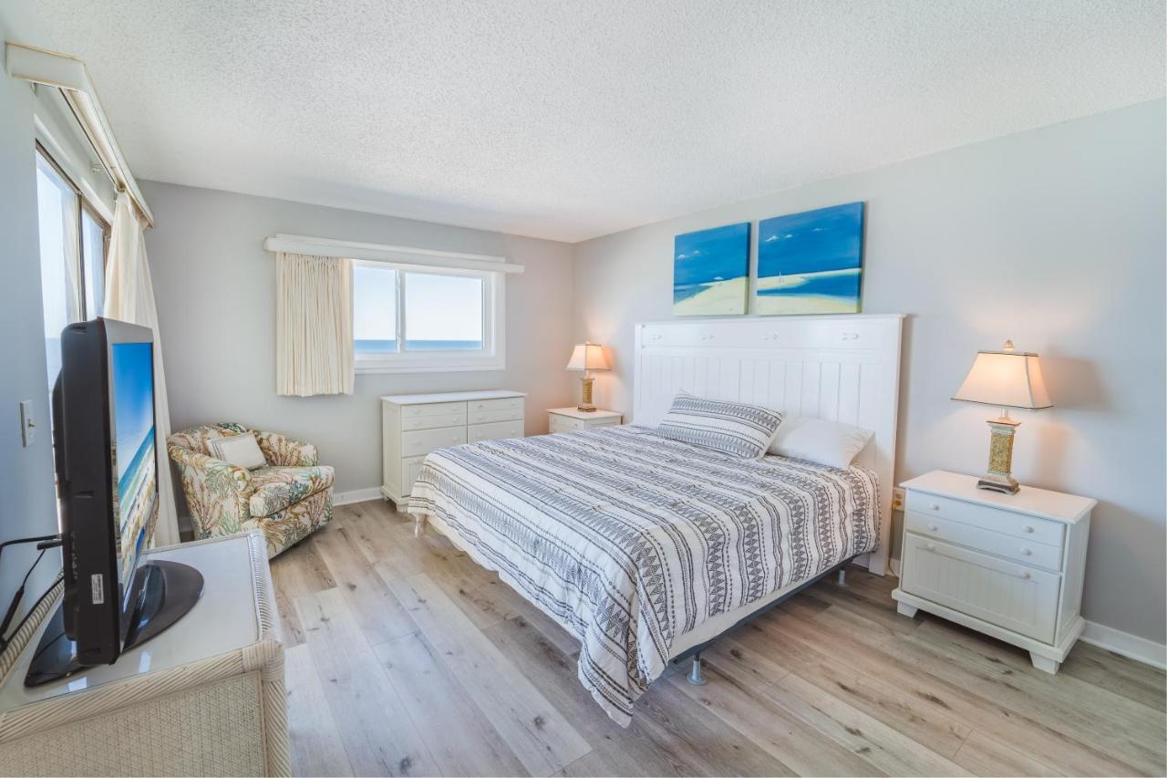 Regency Towers 710, 2 Bedrooms, Sleeps 8, Beachfront, Wi-fi, Pool, Complimentary Beach Chairs And Umbrella Apartment
